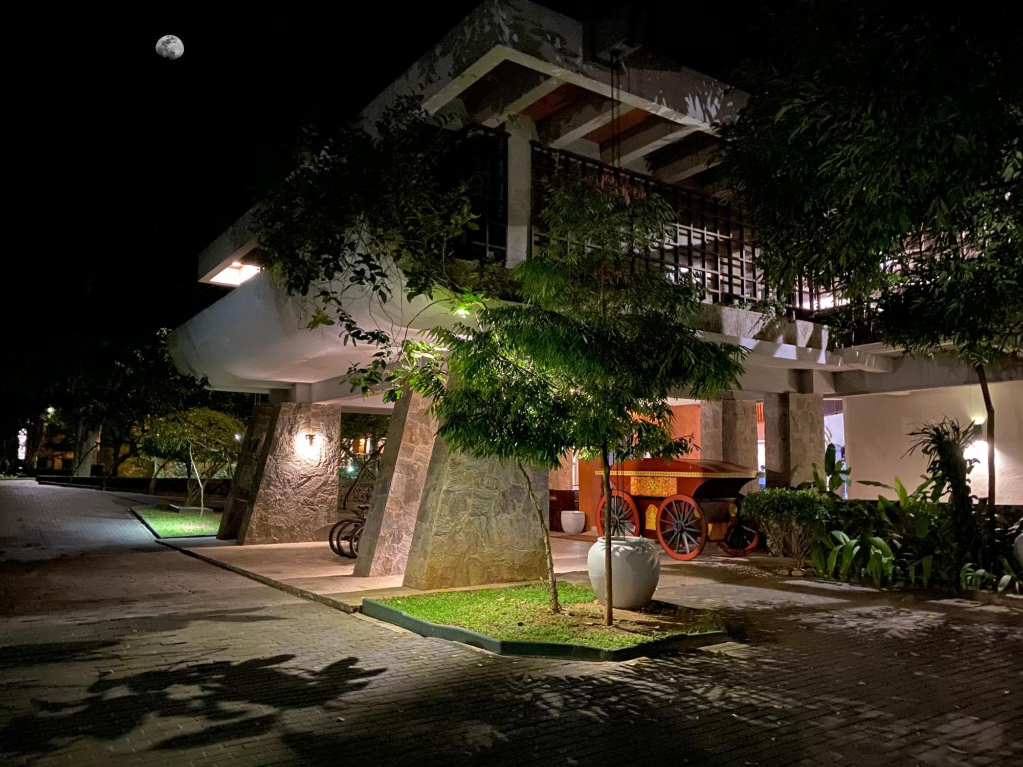 Grand Udawalawe Safari Resort Exterior photo